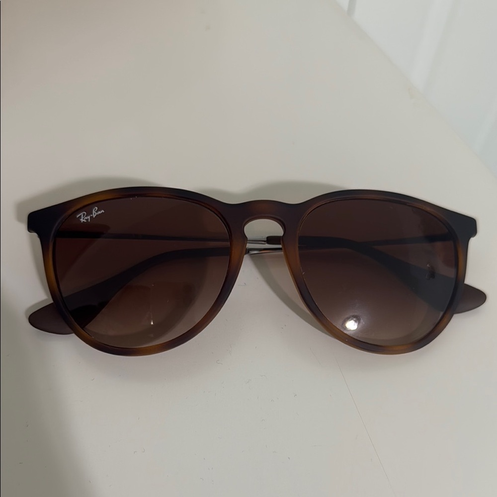 Ray ban ERIKA CLASSIC in matte Havana